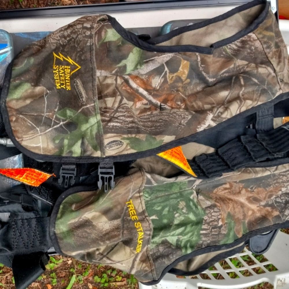 Stalker tree safety harness